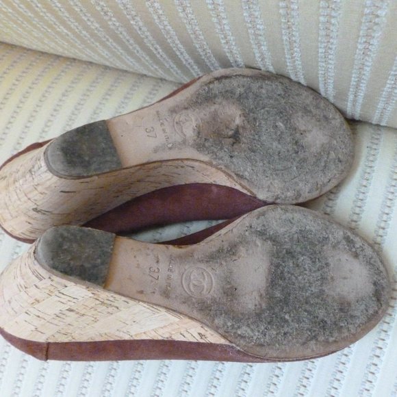 Chanel CC Logo Coin Suede Wedge Pumps - Picture 9 of 9